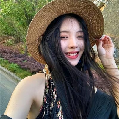 出墙红杏两家春